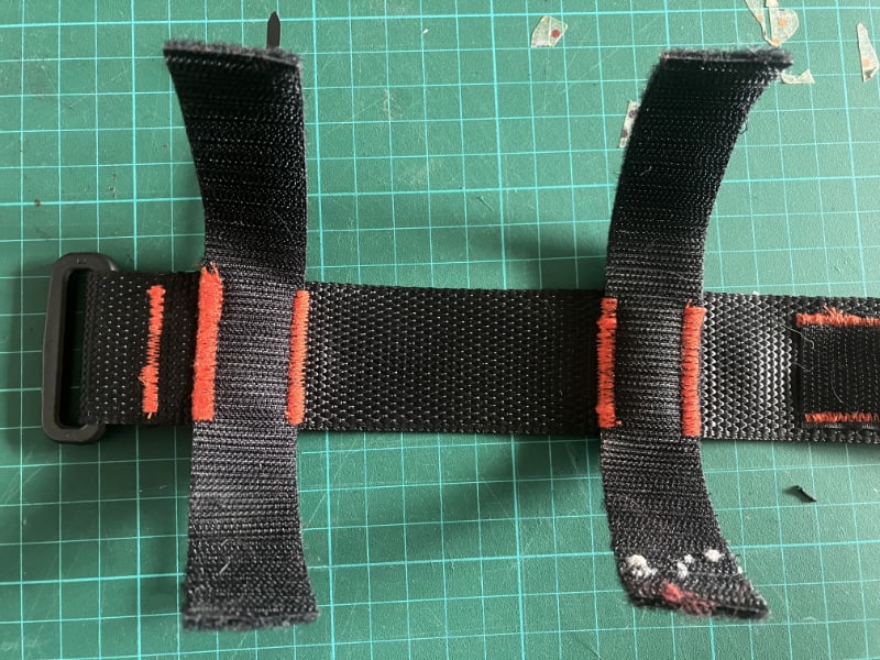 Photo des deux sangles cousues sur le ruban